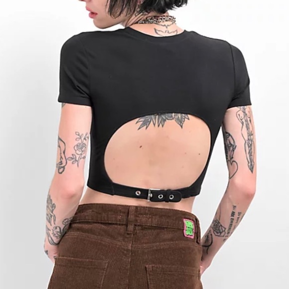 Zine Brianna Rose Buckle Crop T-shirt (size L) - Picture 2 of 6